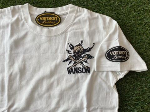 VANSON　フレイムスカルボーン　昇華転写プリント刺繡 半袖Tシャツ　OFF WHITE